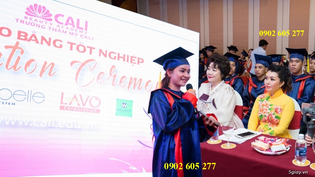 Thuê áo tốt nghiệp cho sinh viên ở Phú Nhuận