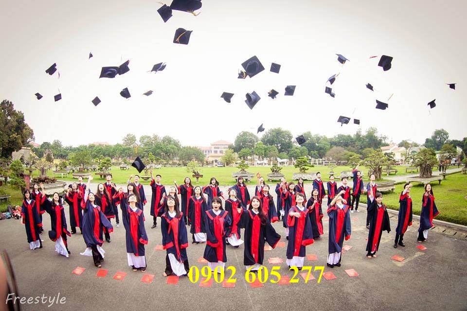 Đồng phục tốt nghiệp sinh viên được bán ở Nha Trang
